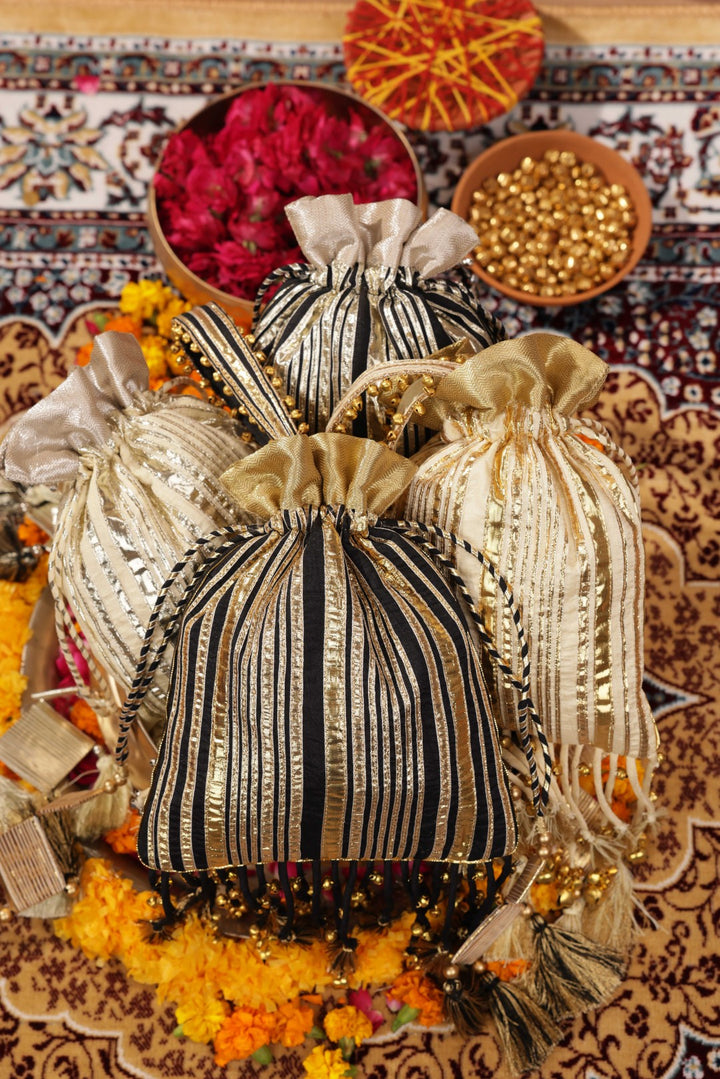 SUNEHRI ZARIYA POTLI