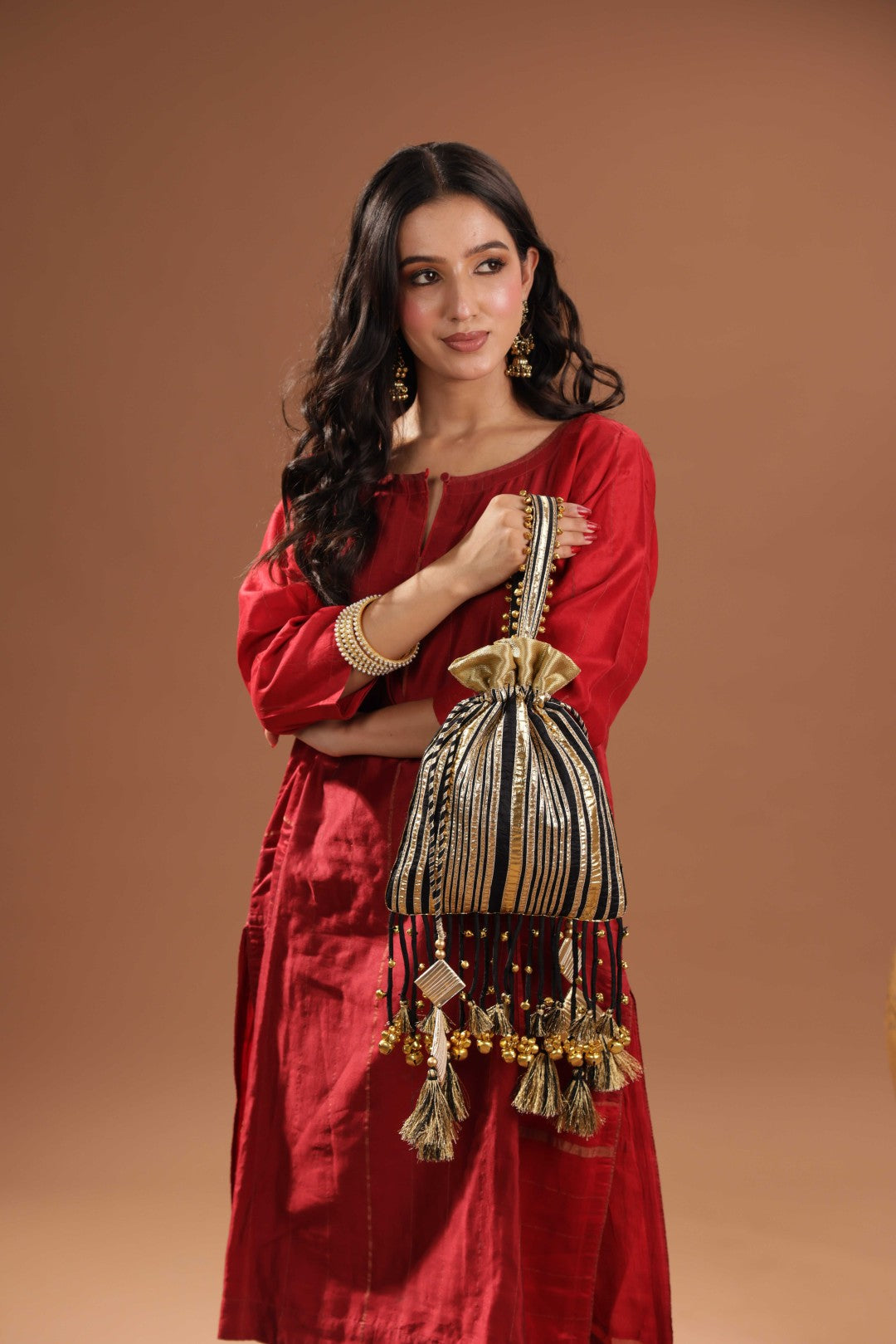 SUNEHRI ZARIYA POTLI