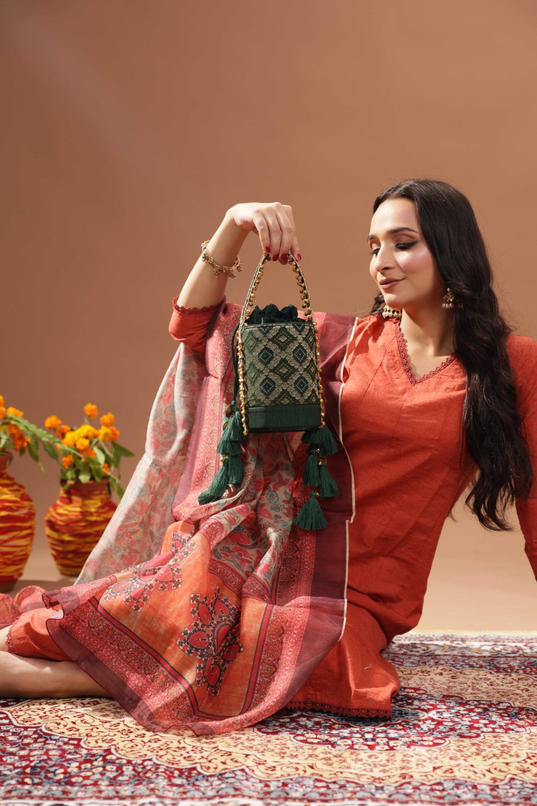 RAJSI BUCKET BAG - EMERALD GREEN