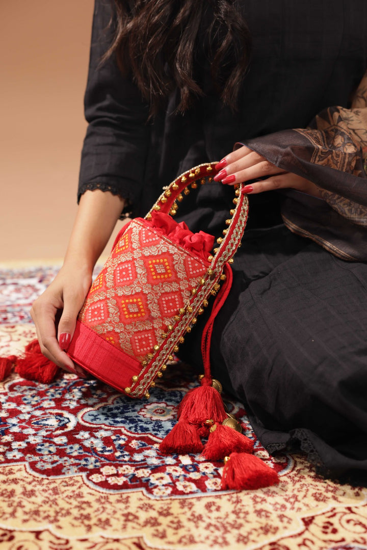 RAJSI BUCKET BAG - CRIMSON RED