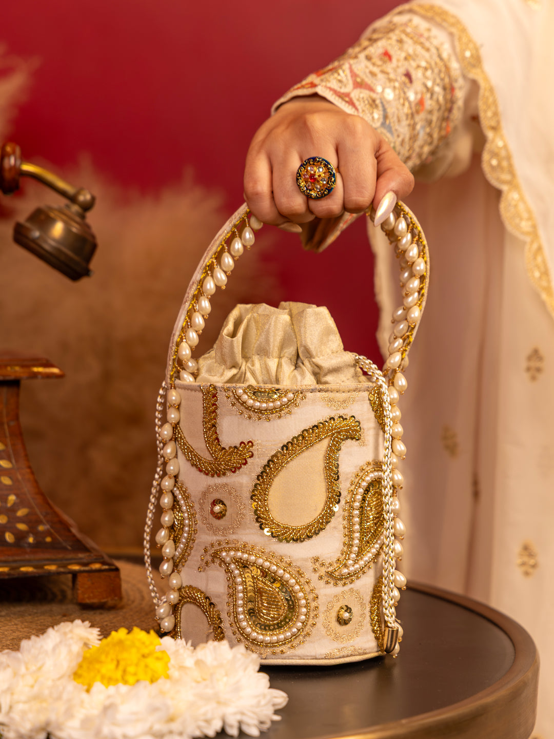 Mehraz Bucket Bag - Off white - Suave Bags