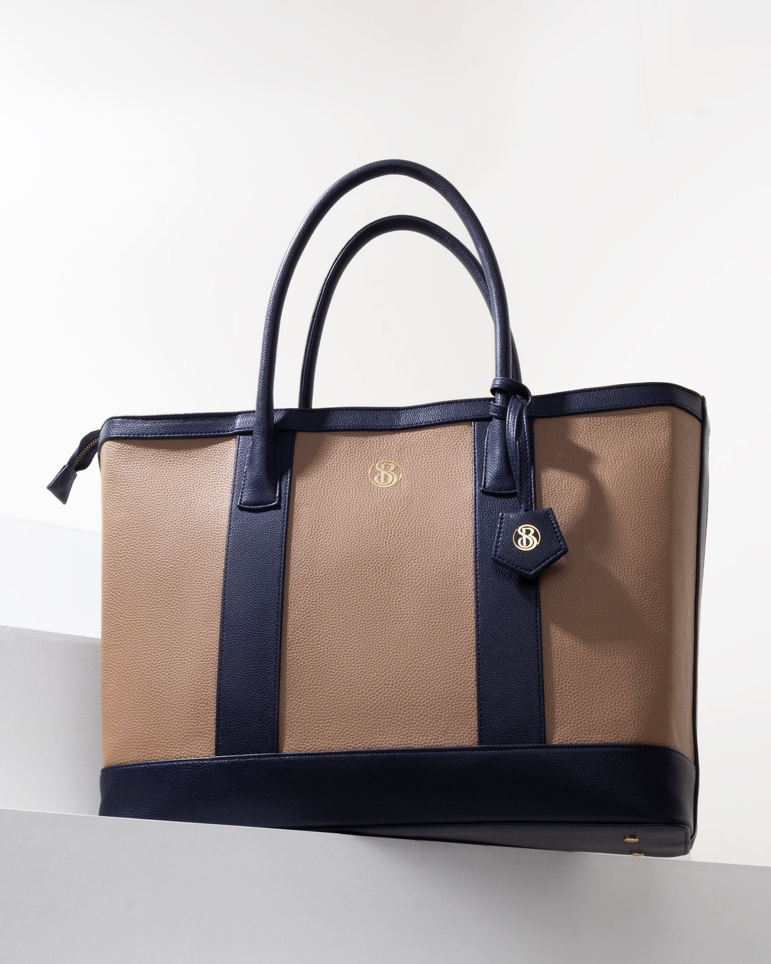 The Cambridge Classic Tote-Beige / navy combo